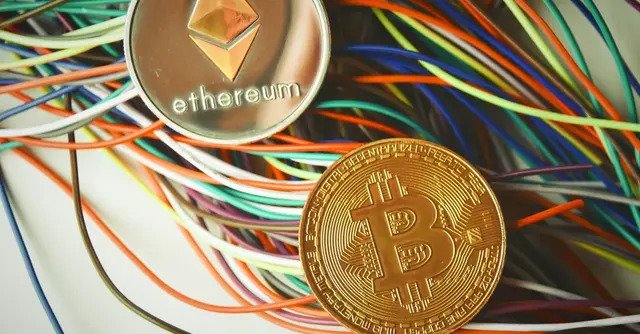 Tra i principali Market Movers di Ethereum c'è Bitcoin, la prima criptovaluta al mondo